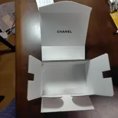 CHANEL ギフトボックス 中型