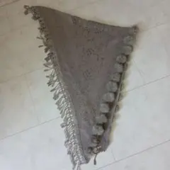 グレー ジュ花模様 ポンポン付き ストール