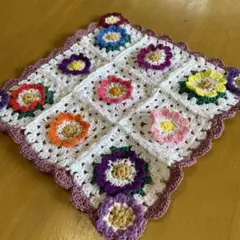 春の花のマルチカバー　サイネリア　立体花モチーフ かぎ針編み　グラニースクエア