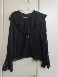 Apart by フリル付き黒レースシャツのサムネイル