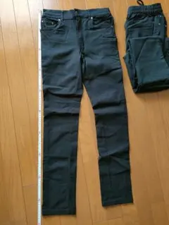 黒 スキニーパンツ ほぼ新品