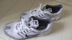 ナイキ　スニーカー