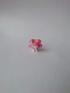 TWICE LOVELYS SANRIO マスコットチャーム モモ