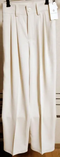 【新品未使用タグ付き】太ベルトタックワイドスラックス アイボリー Sサイズ