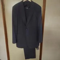 ウォッシャブル、ダークグレー 細ストライプ ビジネススーツセットアップ