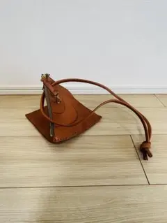 ロビタ robitaレザー三角ショルダーバッグ