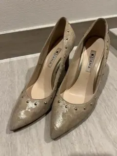 DIANA ゴールド スタッズ パンプスのサムネイル