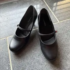 黒 ストラップ付き ハイヒール・パンプス