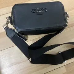 GUESS ブラック ショルダーバッグ