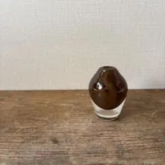 ガラス製　小ぶりな一輪挿し　作家　花器　フラワーベース　インテリア雑貨　置物