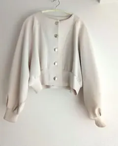 クリーム色 ボタン付き クロップドカーディガン