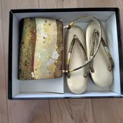 キンワシ印　草履 金色と緑色の花柄 バッグ付き