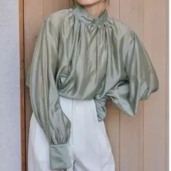 【新品】アニュアンス　シースルーネックギャザーブラウス　ピスタチオグリーンのサムネイル