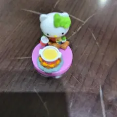 ハローキティ チョコエッグ　ソロキャンプ