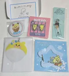 NiziU リオ リヨ 缶バッジ アクスタ ネームバッジ グッズ 16点セット NiziU リオ リヨ 缶バッジ アクスタ ネームバッジ グッズ 16点セット
