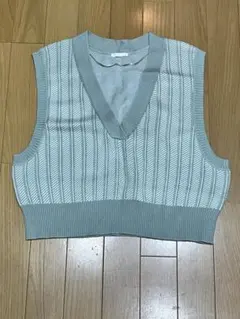 GU Vネック ニットベスト　グリーン