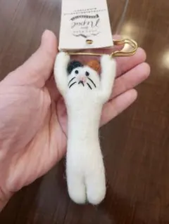 猫のブローチピン　ヒマラヤのふもとの村民たちが手作り　ネパール製　新品未使用品