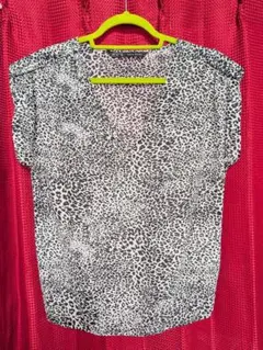 ZARA BASIC レオパード柄 半袖トップスのサムネイル