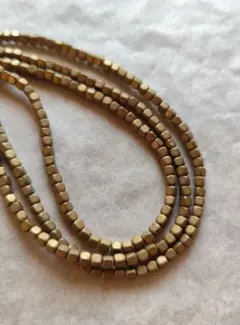 No.854　マットゴールドのキューブビーズ