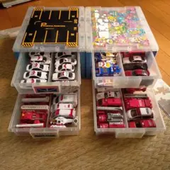 d*3様 トミカ 61台 まとめ売り パーキングケース 2つ付きセット