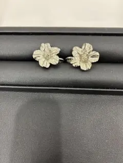 花形シルバークリンチイヤリング