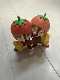 52TOYS チップとデール イチゴ帽子 フィギュア