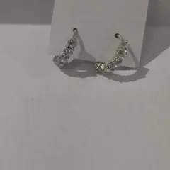 クリスタル装飾のフープピアス