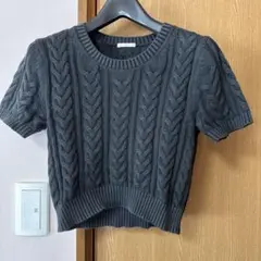 GU ダークグレー ケーブルニット 半袖セーター