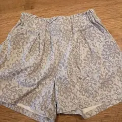 BeBe　花柄ハーフパンツ グレー　110