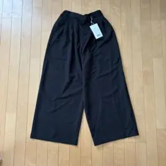 新品 ブラック ワイドパンツ タック入り Sサイズ