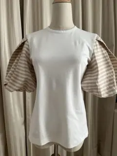 お値下げしました！バルーンスリーブ ホワイト Tシャツのサムネイル