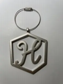 KEYUKA六角形 メタル キーホルダー Hロゴ