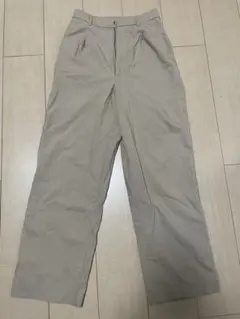 UNIQLO ベージュ ワイドパンツ 軽量素材
