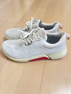 ひいちゃん 様専用　ECCO ホワイト スニーカー 37