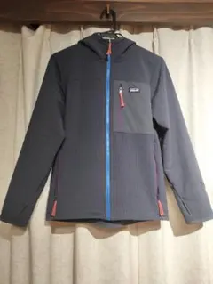 クリーニング済み Patagonia キッズ・R2 テックフェイス・フーディXL
