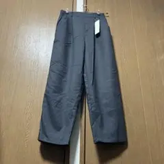新品　タック入りイージーパンツ
