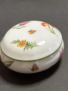 ティファニーのボンボニエールと フランス製の陶磁器の指ぬきセット