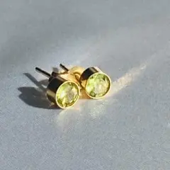 ゴールド14kgf ピアス　天然石ペリドット