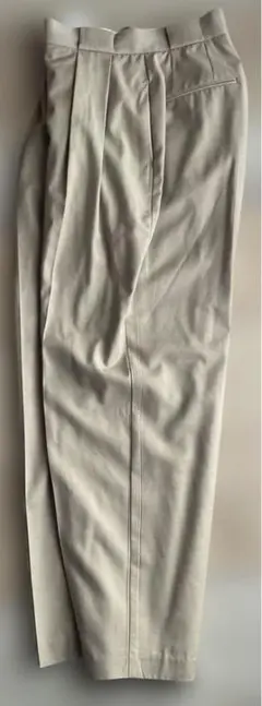 テーパードパンツベージュ