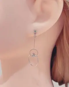 ハンドメイドピアス　華奢　ラインストーン　ユニーク　2連　二重リング ピアス