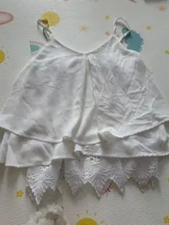 ホワイト レース付きフリルキャミソール