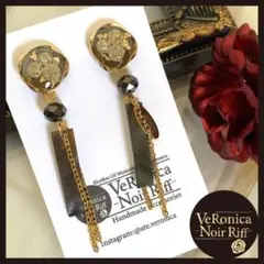 ダークフラワーピアス　ドライフラワーピアス　ハンドメイド　ピアス　黒　ブラック