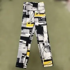 新品‼︎Reebok グラフィックレギンス