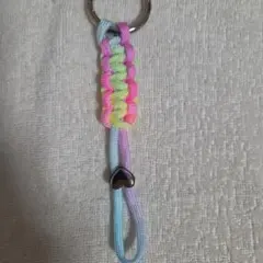ハンドメイド パラコード キーホルダー ハートチャーム付き