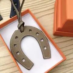 大人気！バッグチャーム　ホースシュー　馬蹄　カーキブラウン新品