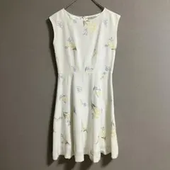 【neela】ミニ　ワンピース　ノースリーブ　刺繍　花柄　膝上　清楚　清潔感