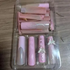 ピンクの蝶装飾ネイルチップセット