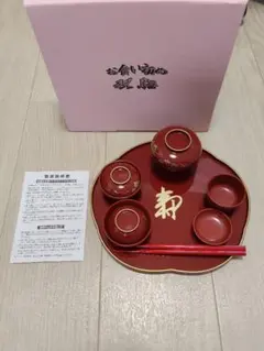 お食い初めセット 赤い伝統的デザイン