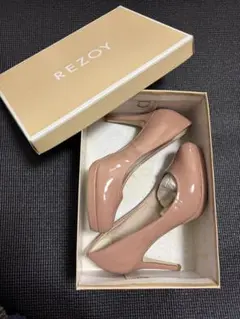 REZOY エナメルパンプス ベージュ 24.0cmのサムネイル