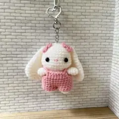 垂れ耳うさぎの編みぐるみキーホルダー
